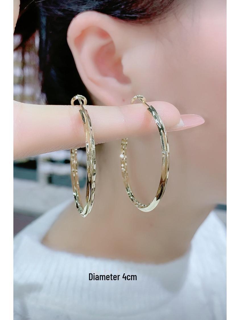 Трендовые серьги-кольца с ромбовидным узором 2021 года: Гладкая, не выцветающая, серебряная игла 925 пробы, европейско-американский преувеличенный стиль
Трендовые серьги-кольца с ромбовидным узором 2021 года: Гладкая, не выцветающая, серебряная игла 925 пробы, европейско-американский преувеличенный стиль