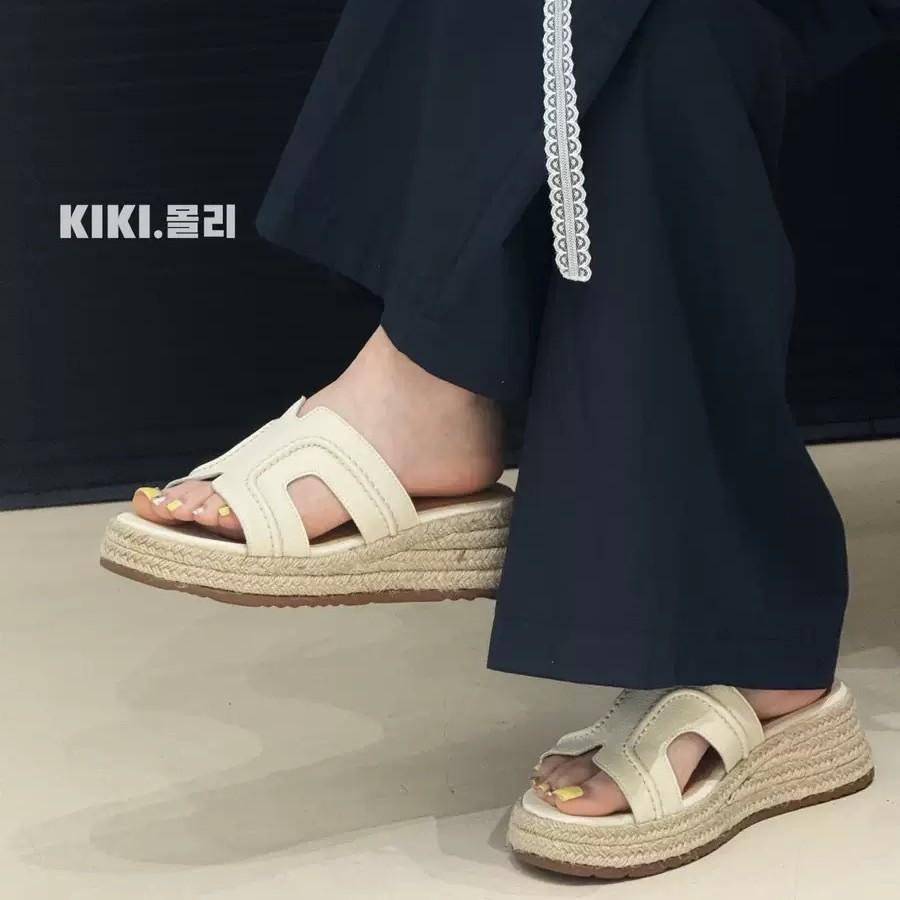 Leather straw H drag height increase 5.5cm thick-soled slippers women s summer slope heel holiday wear one-word casual cool slippers 35
Leather straw H drag height increase 5.5cm thick-soled slippers women s summer slope heel holiday wear one-word casual cool slippers 35