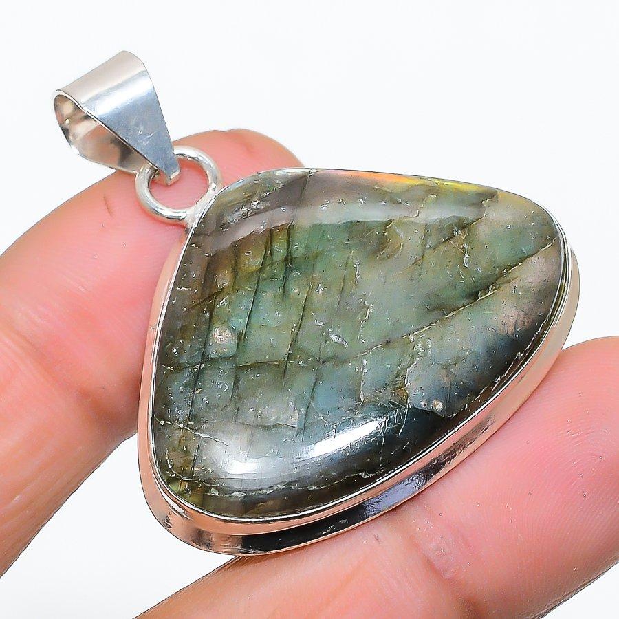 Labradorite Gemstone 925 Solid Sterling Silver Jewelry Pendant 1.62 SU-10245
Labradorite Gemstone 925 Solid Sterling Silver Jewelry Pendant 1.62 SU-10245