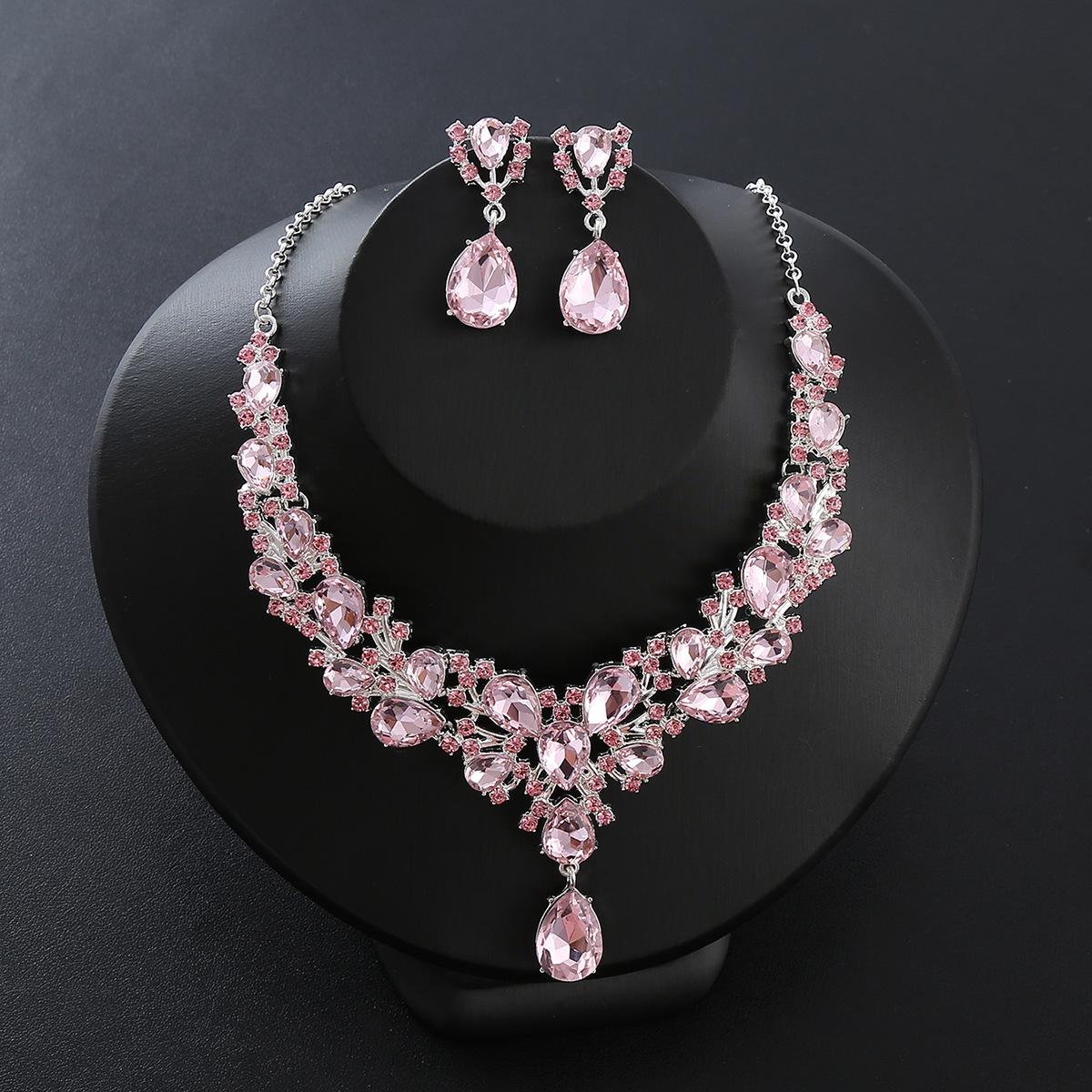 2026 Water Drop Super Flash Rich Bride Necklace Three-piece Set, Zircon New Necklace, Gemstone Short Crystal. 45CM
2026 Water Drop Super Flash Rich Bride Necklace Three-piece Set, Zircon New Necklace, Gemstone Short Crystal. 45CM
