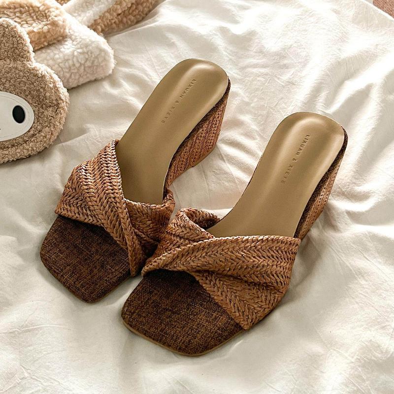 Designer Weave Height Increase Women Slippers Ladies Outdoor Wedges Heel Dress Slides 2026 New Summer Open Toe Women s Shoes 35 коричневый
Designer Weave Height Increase Women Slippers Ladies Outdoor Wedges Heel Dress Slides 2026 New Summer Open Toe Women s Shoes 35 коричневый