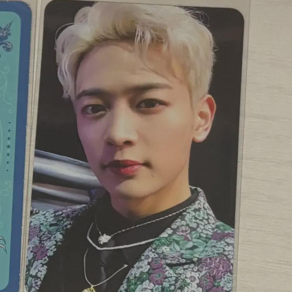 SHINee Минхо Фотокарточка
SHINee Минхо Фотокарточка