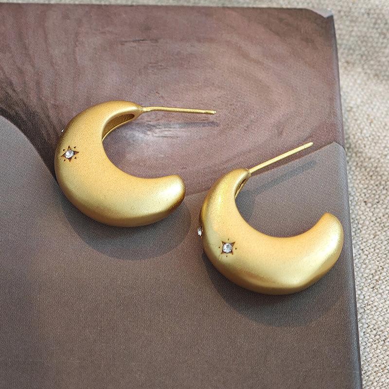 Sophisticated Minimalist Oval Zirconia Earrings with A Cool Waterdrop-shaped Ear Hook for An Elegant Look. Moon crescent золотий
Sophisticated Minimalist Oval Zirconia Earrings with A Cool Waterdrop-shaped Ear Hook for An Elegant Look. Moon crescent золотий