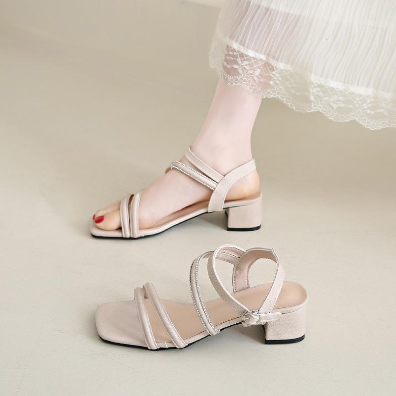 2025 summer new solid color square head hollow one-character buckle wind large size women s thick heel sandals 35 чёрный
2025 summer new solid color square head hollow one-character buckle wind large size women s thick heel sandals 35 чёрный