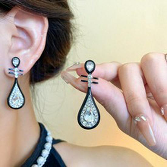 2025 Изысканный нишевый дизайн Простые роскошные серьги для женщин - Универсальные серьги-гвоздики высокого класса
2025 Изысканный нишевый дизайн Простые роскошные серьги для женщин - Универсальные серьги-гвоздики высокого класса