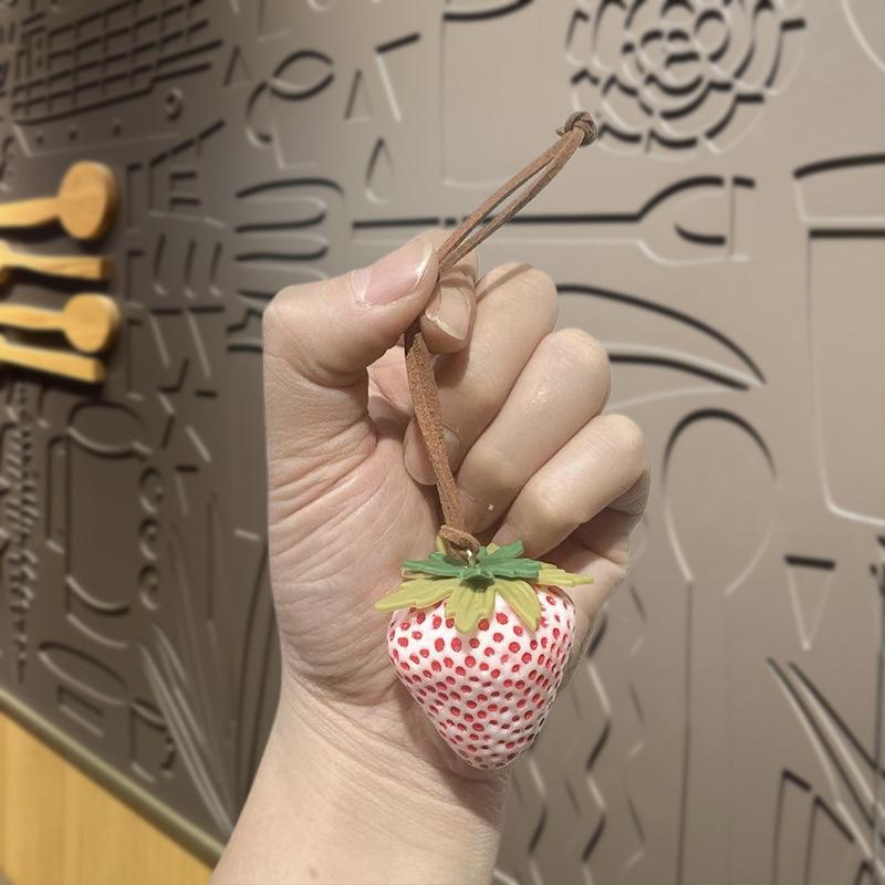 Creative Realistic Strawberry Keychain 3D Fruit Key Holder Car Keyrings Fruit Versatile Bags Pendant Decoration Gifts A1
Creative Realistic Strawberry Keychain 3D Fruit Key Holder Car Keyrings Fruit Versatile Bags Pendant Decoration Gifts A1