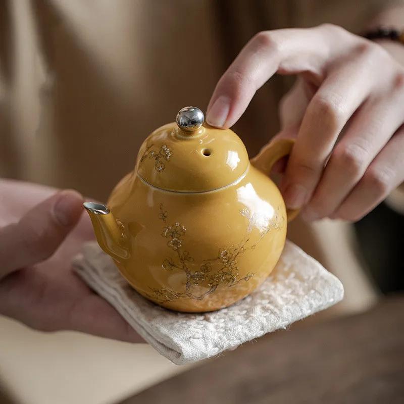 120ml Chinese Ceramic Tea Pot Handmade Beauty Tea Infuser Ball Hole Filter Teapot Custom Household Porcelain Tea Set Accessories
120ml Chinese Ceramic Tea Pot Handmade Beauty Tea Infuser Ball Hole Filter Teapot Custom Household Porcelain Tea Set Accessories