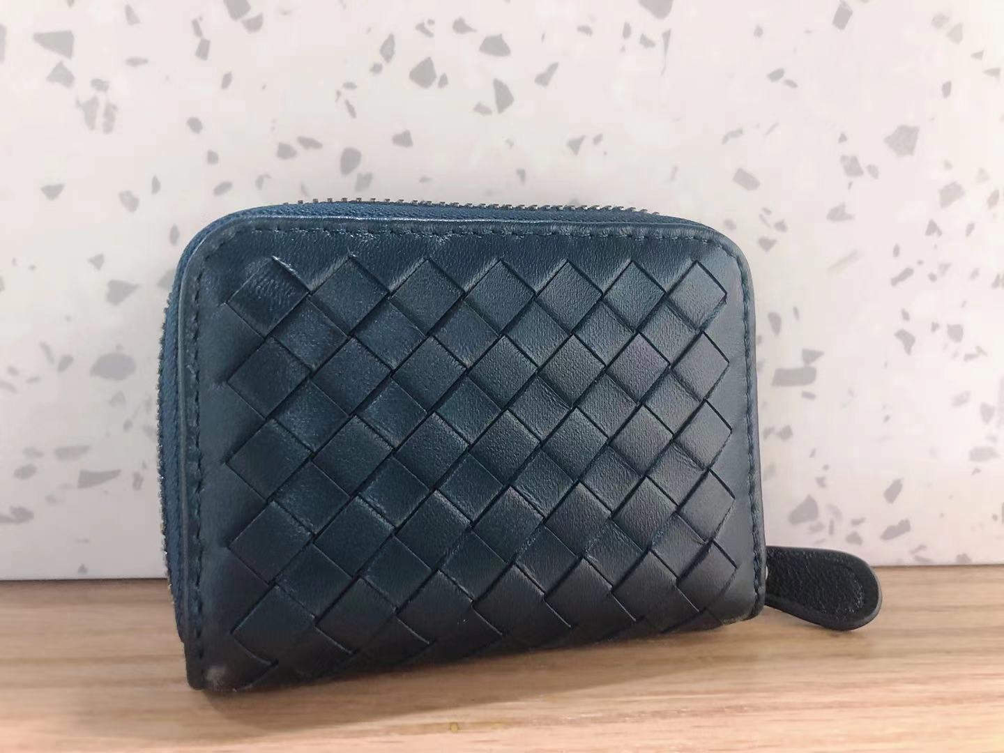 Versatile leather multi-card card bag, women s small change bag, sheepskin woven card bag, business card holder 10.5*2*8cm темно-синього кольору
Versatile leather multi-card card bag, women s small change bag, sheepskin woven card bag, business card holder 10.5*2*8cm темно-синього кольору