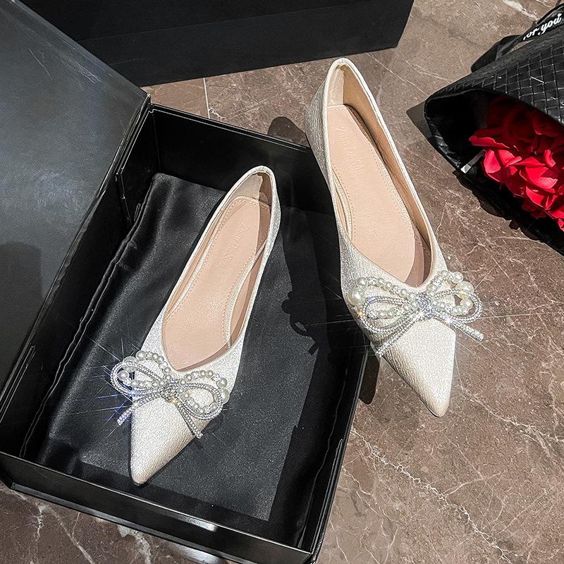 Остроносые туфли-лодочки женские новые с бантом и стразами с открытым верхом черные женские темпераментные на плоской подошве 43
Остроносые туфли-лодочки женские новые с бантом и стразами с открытым верхом черные женские темпераментные на плоской подошве 43