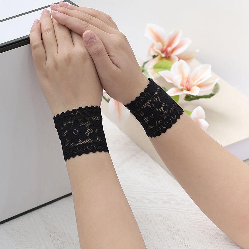 Кружевной браслет на запястье женский для прикрытия шрамов, татуировок, летний тонкий, защита от солнца, напульсник, дышащий, эластичные перчатки до локтя, накладной рукав, нарукавник Black (5.5cm) One size
Кружевной браслет на запястье женский для прикрытия шрамов, татуировок, летний тонкий, защита от солнца, напульсник, дышащий, эластичные перчатки до локтя, накладной рукав, нарукавник Black (5.5cm) One size