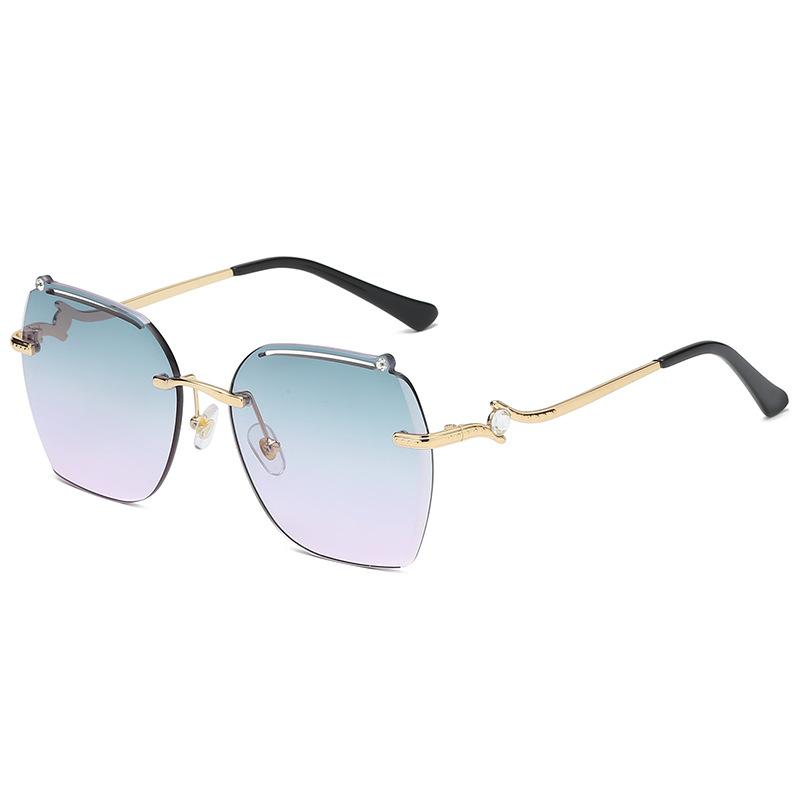 Солнцезащитные очки Pilot 2019, Модные очки-жабы с большой оправой, Очки с градиентным изменением цвета spot
Солнцезащитные очки Pilot 2019, Модные очки-жабы с большой оправой, Очки с градиентным изменением цвета spot