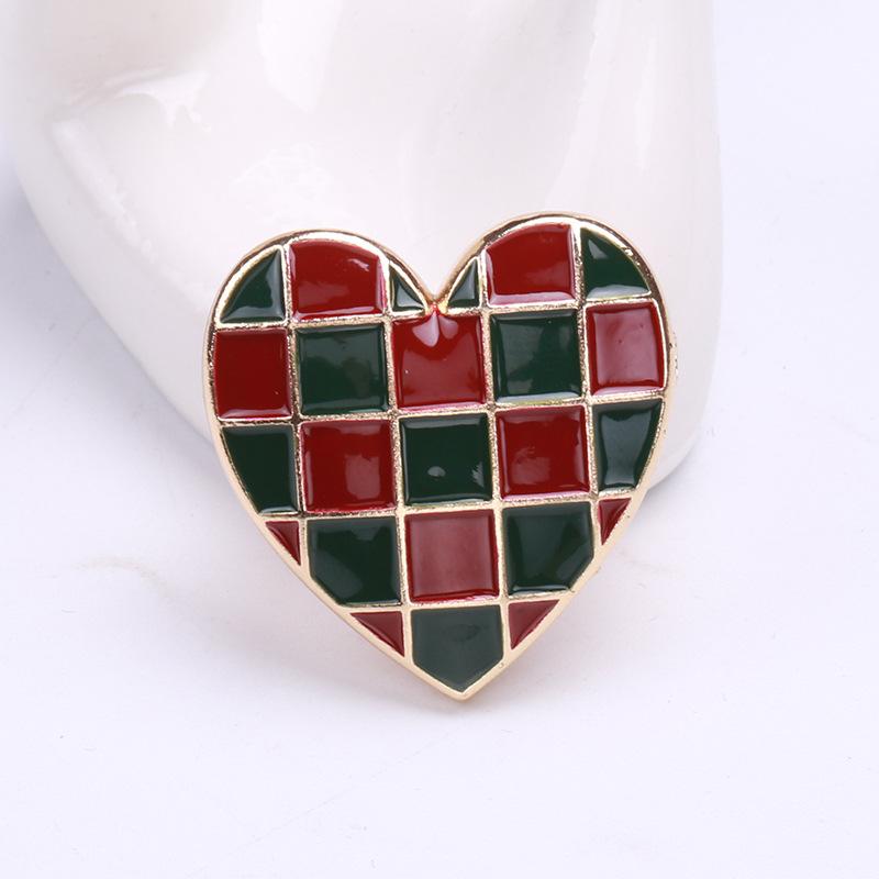Ветер Ретро Цвета Сочетание Сердца Брошь Масляная Капля, Простая Любовь Булавка Для Воротника Фиксированная Пряжка Одежды Анти-Свет Аксессуары красный
Ветер Ретро Цвета Сочетание Сердца Брошь Масляная Капля, Простая Любовь Булавка Для Воротника Фиксированная Пряжка Одежды Анти-Свет Аксессуары красный