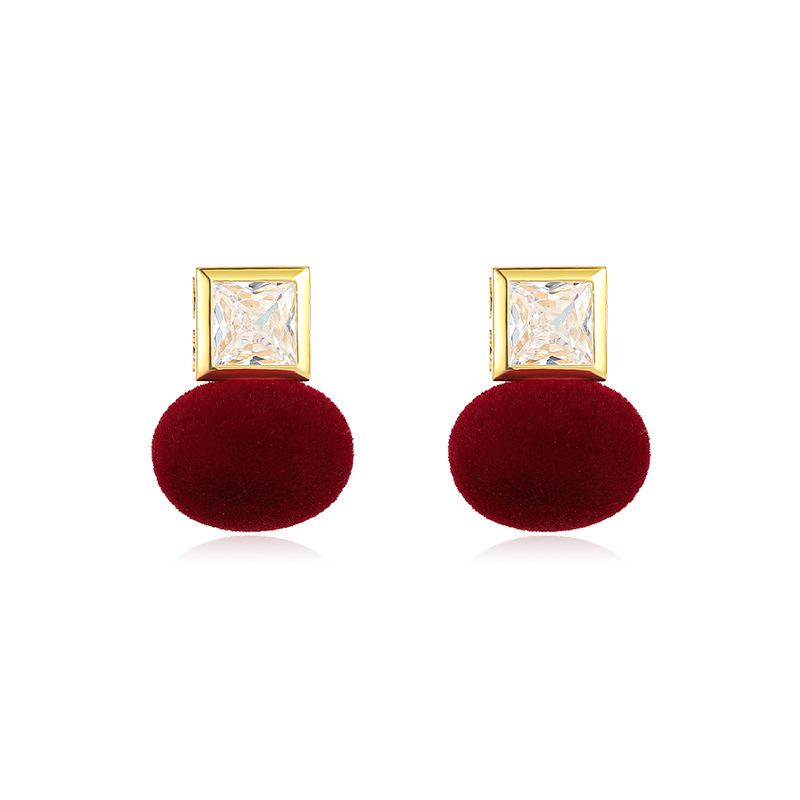 Luxury Red Velvet Rhinestone Square Stud Earrings for Women: Elegant, Lightweight, and Versatile Fashion Accessory.
Luxury Red Velvet Rhinestone Square Stud Earrings for Women: Elegant, Lightweight, and Versatile Fashion Accessory.