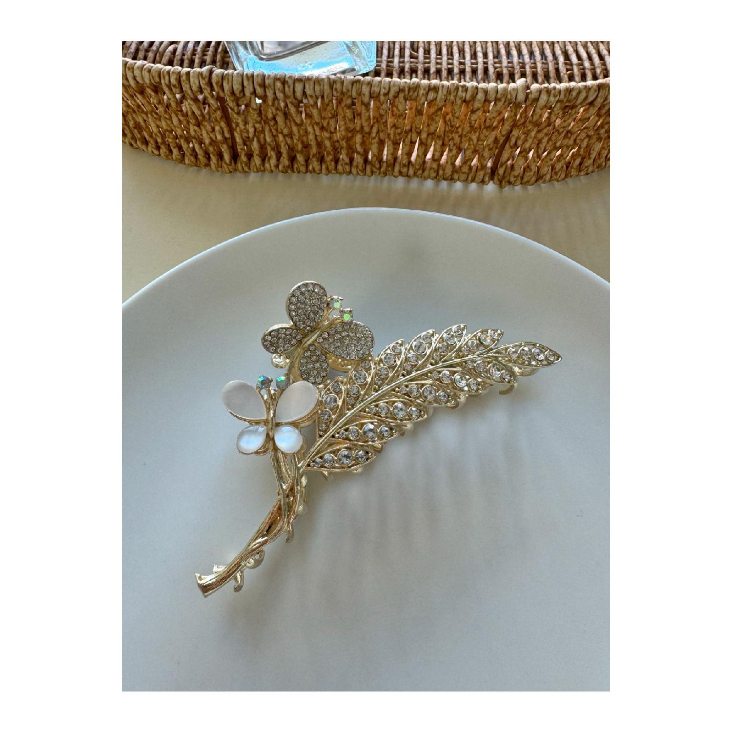 Пряжка с защелкой в виде шипа и бабочки золотой
Пряжка с защелкой в виде шипа и бабочки золотой