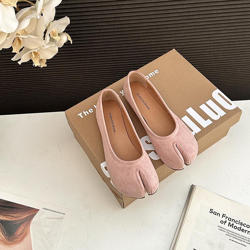 Ретро-ботинки свиньи с раздвоенным носком, простые, с неглубоким клювом, одинарные туфли для женщин, весна 2025, новые ленивые туфли Doudou для поездок на работу с одной педалью 35 розовый
Ретро-ботинки свиньи с раздвоенным носком, простые, с неглубоким клювом, одинарные туфли для женщин, весна 2025, новые ленивые туфли Doudou для поездок на работу с одной педалью 35 розовый