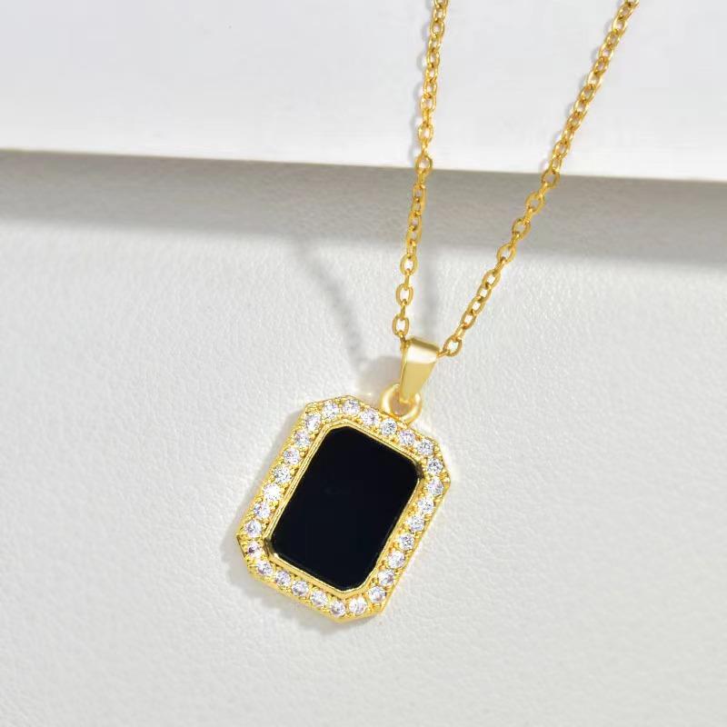 Ожерелье из черного квадрата с бриллиантами, легкое, роскошное, с чувством индивидуальности, универсальное, с темпераментом
Ожерелье из черного квадрата с бриллиантами, легкое, роскошное, с чувством индивидуальности, универсальное, с темпераментом