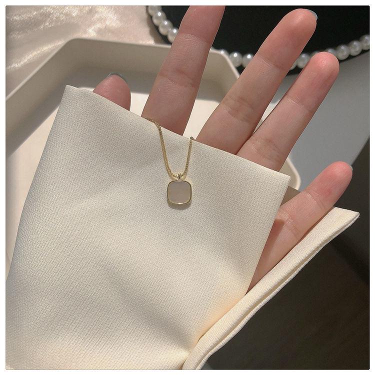 Simple Square Shell Necklace~ Color Retention Niche White Mother Shell Feeling Light Luxury Versatile Collarbone Chain For Women
Simple Square Shell Necklace~ Color Retention Niche White Mother Shell Feeling Light Luxury Versatile Collarbone Chain For Women