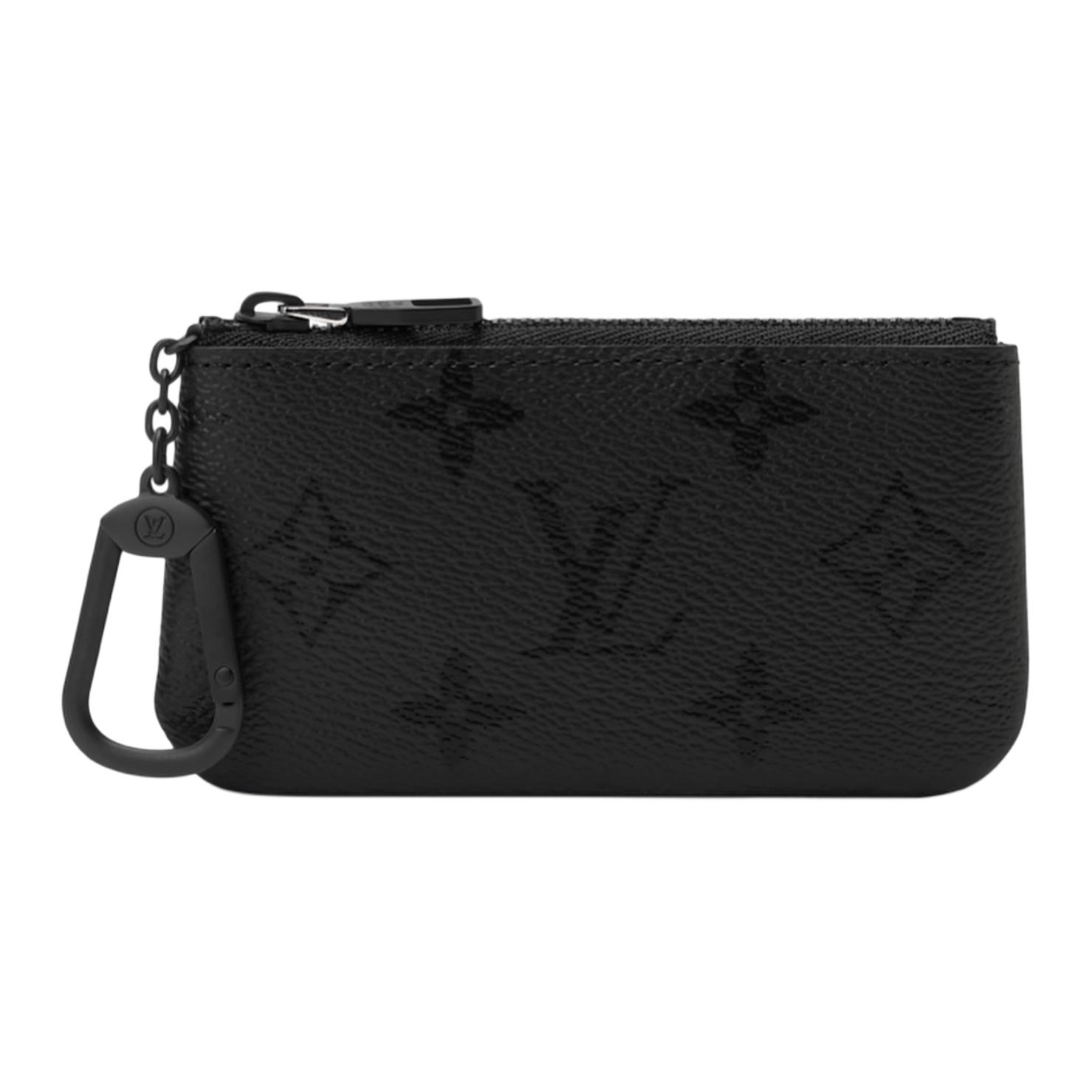 Louis Vuitton Чорний гаманець для ключів з канви Monogram Midnight Чоловічі гаманці M26776 Gift Set(Basic Set+Box+Shopping Bag)
Louis Vuitton Чорний гаманець для ключів з канви Monogram Midnight Чоловічі гаманці M26776 Gift Set(Basic Set+Box+Shopping Bag)