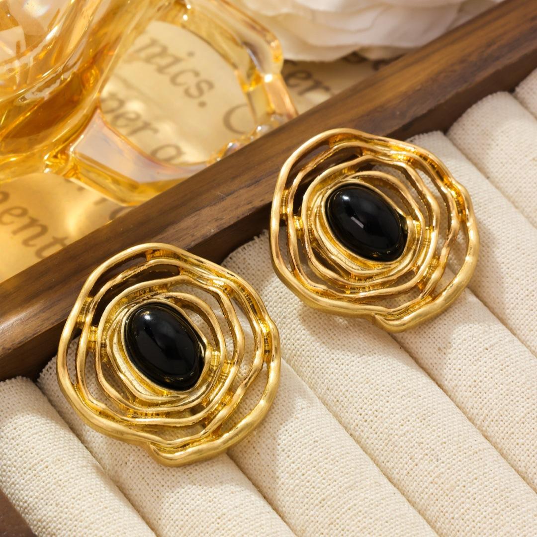 Hollow Round Earrings Women S Gold Retro Stud Earrings Light Luxury Niche High-End Earrings Temperament Exaggerated Earrings
Hollow Round Earrings Women S Gold Retro Stud Earrings Light Luxury Niche High-End Earrings Temperament Exaggerated Earrings