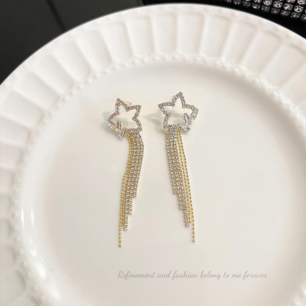 Korean-Style Silver Needle Long Star Earrings: High-End Women s Fashion with Exquisite Niche Design
Korean-Style Silver Needle Long Star Earrings: High-End Women s Fashion with Exquisite Niche Design