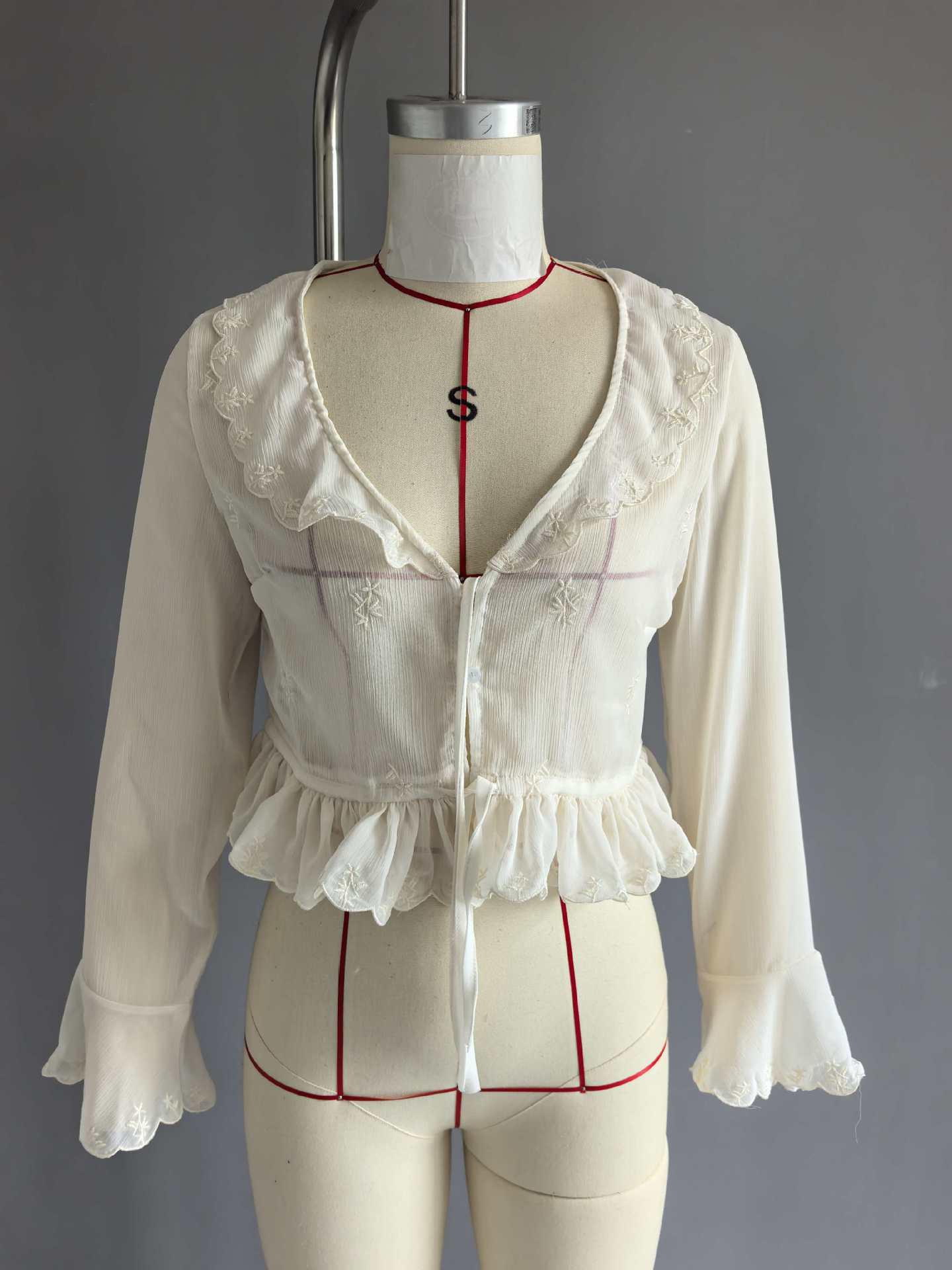 V-neck Waist-Cinching Chiffon Cardigan with Embroidered Lace Ruffles Small білий
V-neck Waist-Cinching Chiffon Cardigan with Embroidered Lace Ruffles Small білий