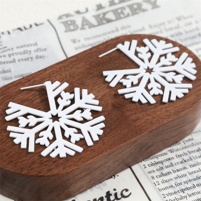 Рождественские серьги Snow Hollow, женские корейские серьги Love Classic, креативные серьги на Новый год
Рождественские серьги Snow Hollow, женские корейские серьги Love Classic, креативные серьги на Новый год