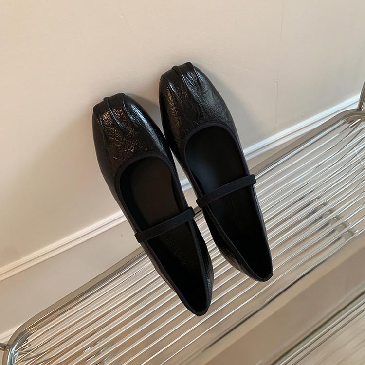 Light luxury niche one-word belt Mary Jane shoes women s Korean version 2025 spring new women s shoes single shoes low top texture soft 34
Light luxury niche one-word belt Mary Jane shoes women s Korean version 2025 spring new women s shoes single shoes low top texture soft 34