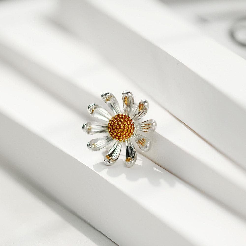 Cute Metal For Women Gift Plant Daisy Brooch Pin Suit Scarf Clip Fashion Jewelry Collar Accessories
Cute Metal For Women Gift Plant Daisy Brooch Pin Suit Scarf Clip Fashion Jewelry Collar Accessories