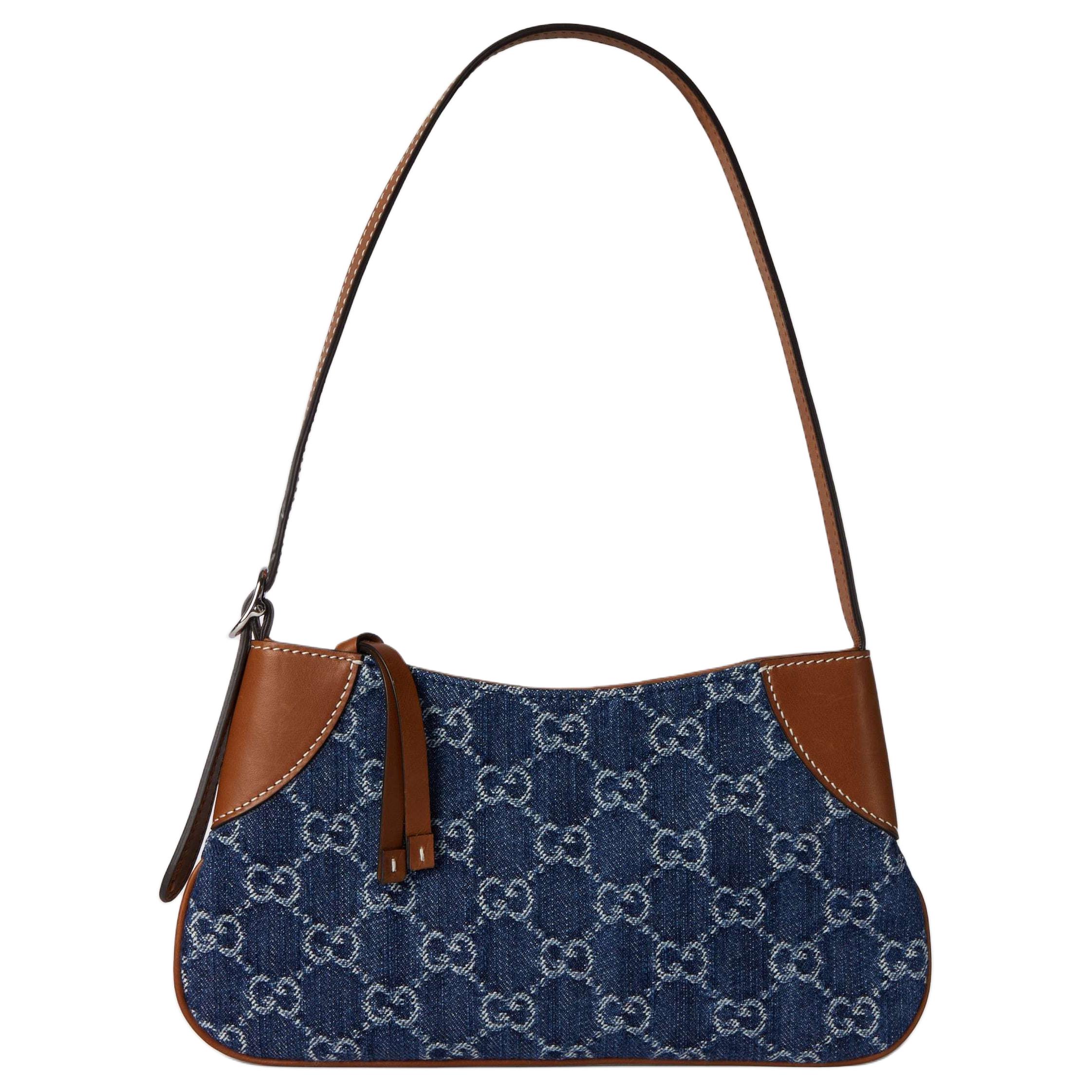 Gucci Emblem Super Mini Shoulder Bag Sapphire Women Shoulder_bags Blue 820696-FAECC-4243 Gift Set(Basic Set+Box+Shopping Bag)
Gucci Emblem Super Mini Shoulder Bag Sapphire Women Shoulder_bags Blue 820696-FAECC-4243 Gift Set(Basic Set+Box+Shopping Bag)