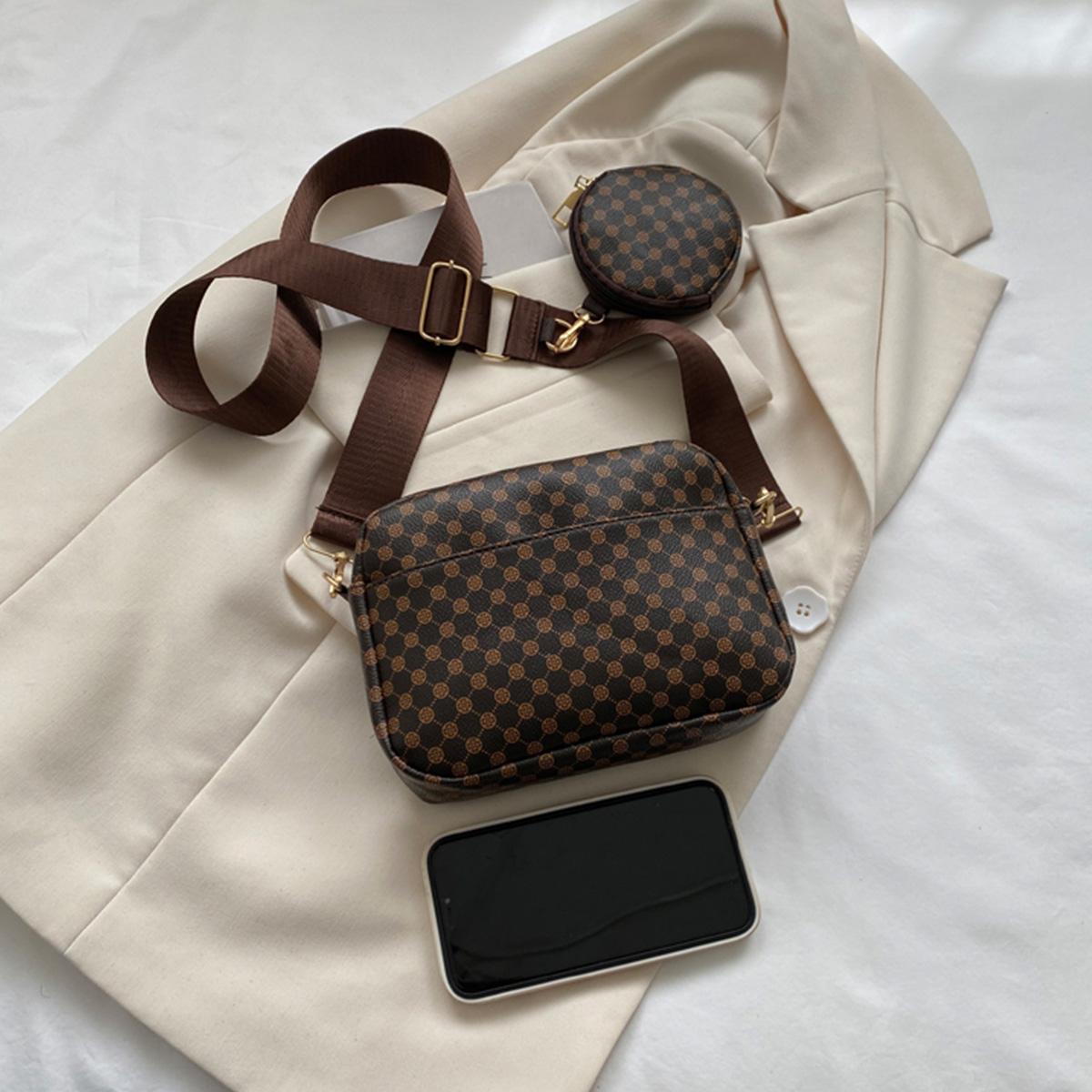 Повседневная и модная мини-сумка с регулируемым плечевым ремнем и сумочкой-набором из искусственной кожи с застежкой-молнией через плечо для женщин на праздники и каникулы
Повседневная и модная мини-сумка с регулируемым плечевым ремнем и сумочкой-набором из искусственной кожи с застежкой-молнией через плечо для женщин на праздники и каникулы