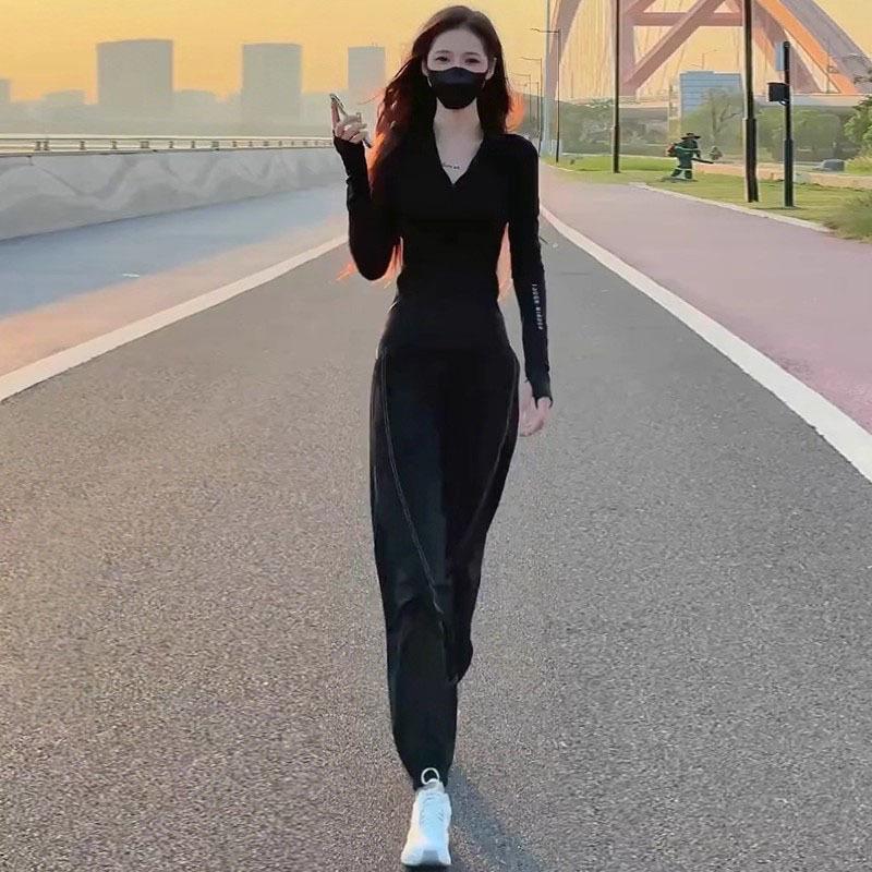 Women s Autumn Slim Fit Black V-neck T-shirt and Joggers Set - Waist-Cinched, Long-Sleeved Two-Piece Sportswear. XL
Women s Autumn Slim Fit Black V-neck T-shirt and Joggers Set - Waist-Cinched, Long-Sleeved Two-Piece Sportswear. XL
