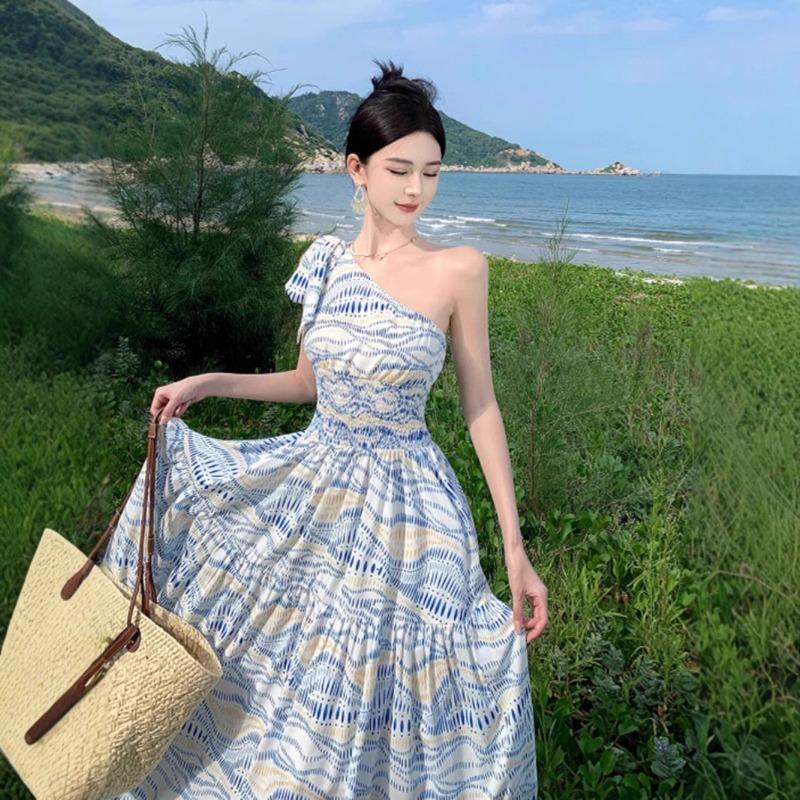 Summer One-Shoulder Ruffle Smocked Tiered Maxi Dress with Wave Print dress S синій
Summer One-Shoulder Ruffle Smocked Tiered Maxi Dress with Wave Print dress S синій