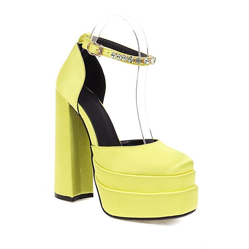 Fashion Women s New Genuine Leather Square Headed Water Diamond Thick Sole Silk Button Strap High Heel Large Size Fashion Sandals 265 жёлтый
Fashion Women s New Genuine Leather Square Headed Water Diamond Thick Sole Silk Button Strap High Heel Large Size Fashion Sandals 265 жёлтый