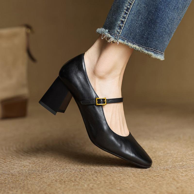 New women s small leather shoes buckle high heel beef tendon sole casual solid color comfortable women s single shoes thick heel leather large siz 40 чёрный
New women s small leather shoes buckle high heel beef tendon sole casual solid color comfortable women s single shoes thick heel leather large siz 40 чёрный