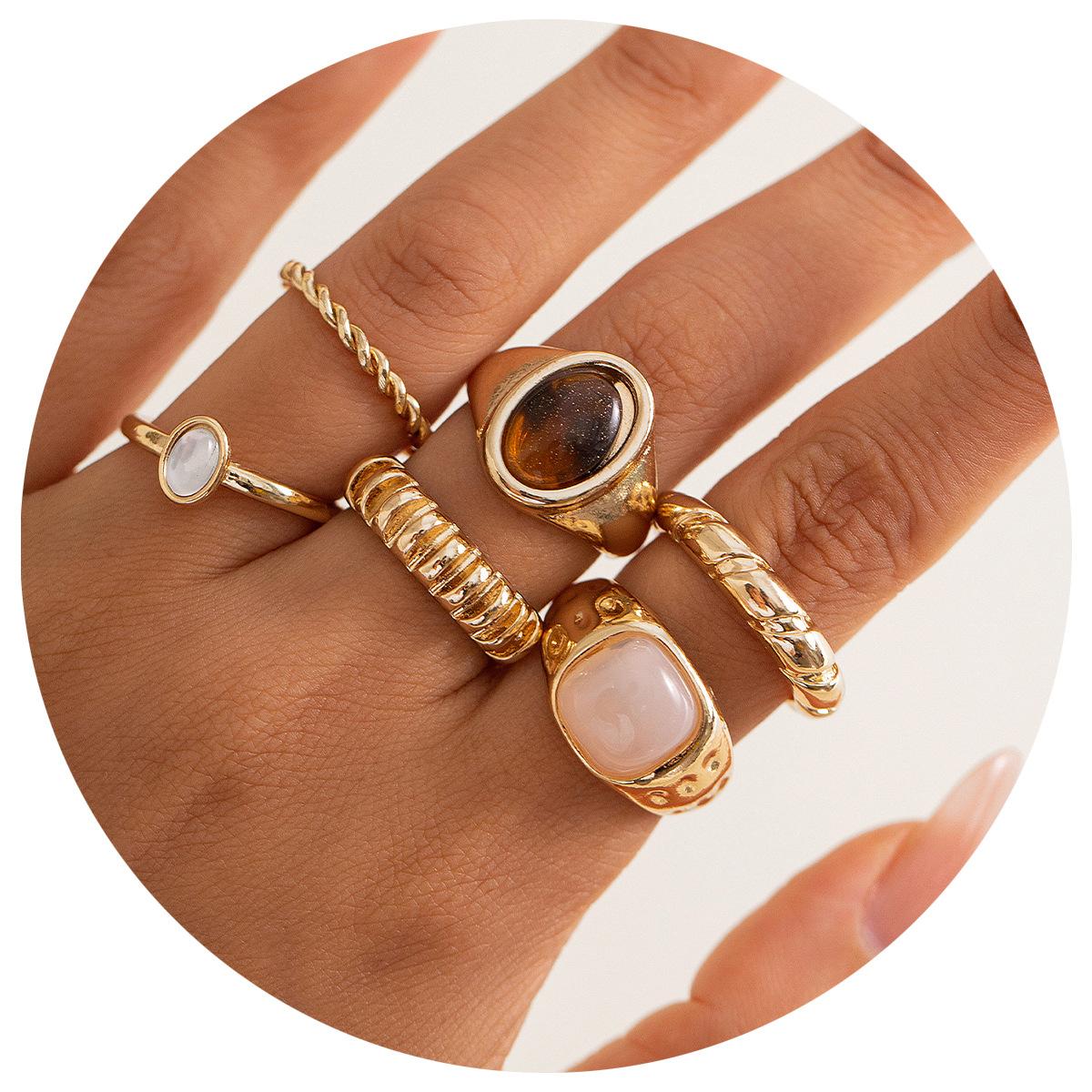 Creative water drop round gemstone set ring, fashionable sweet and cool micro-set French retro ring jewelry for women
Creative water drop round gemstone set ring, fashionable sweet and cool micro-set French retro ring jewelry for women
