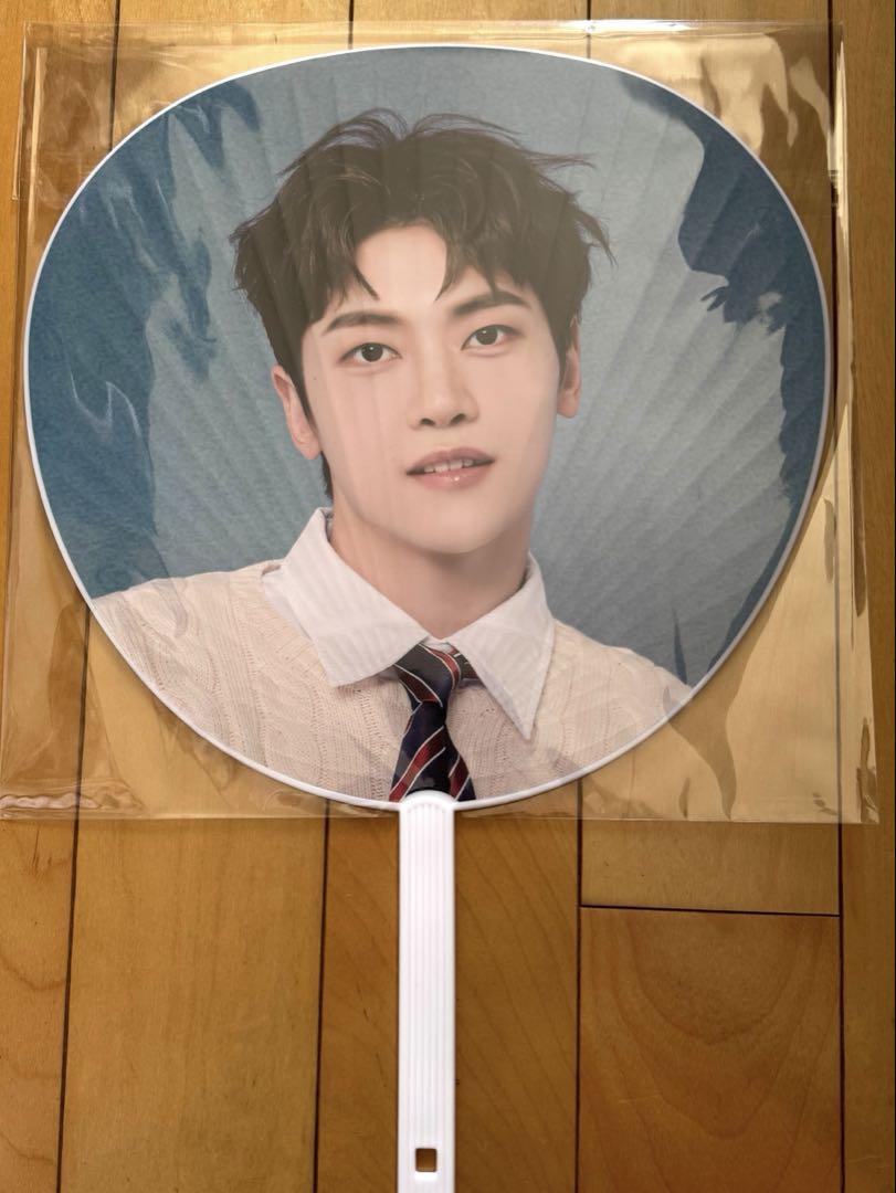 ZEROBASEONE MATTHEW TIMELESS WORLD JAPAN Официальный MD Image Picket Uchiwa TOUR Limited ZB1 Новый
ZEROBASEONE MATTHEW TIMELESS WORLD JAPAN Официальный MD Image Picket Uchiwa TOUR Limited ZB1 Новый