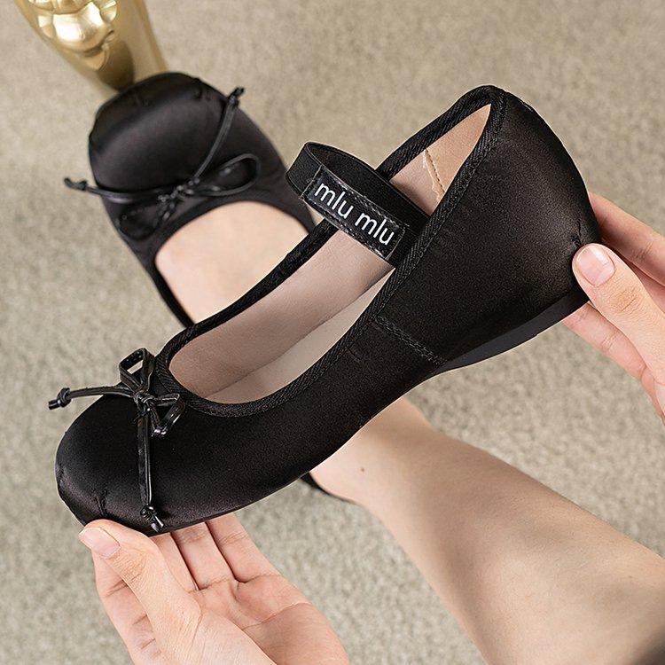 New bow thick-soled heightening single shoes spring French silk satin round head ballet Mary Jane shoes 35 чёрный
New bow thick-soled heightening single shoes spring French silk satin round head ballet Mary Jane shoes 35 чёрный