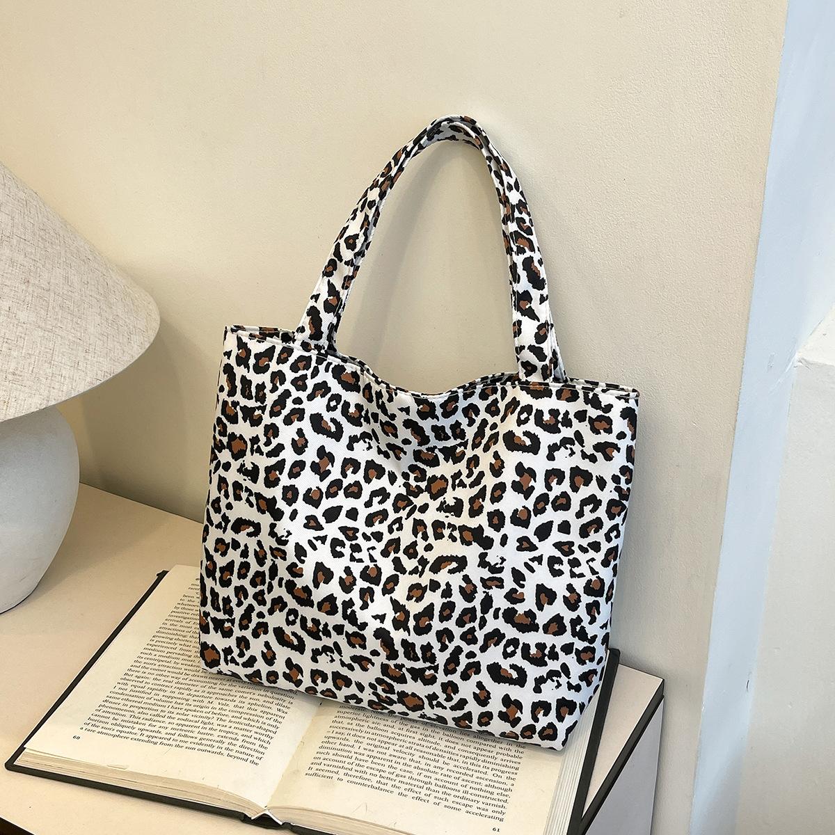 Leopard Design 2025 Korean Fashion Big Crossbody Bags for Women Travel Handbag Lady Shopper Shopping Shoulder Bag Bolsa Feminina 33 25 8 черный белый
Leopard Design 2025 Korean Fashion Big Crossbody Bags for Women Travel Handbag Lady Shopper Shopping Shoulder Bag Bolsa Feminina 33 25 8 черный белый