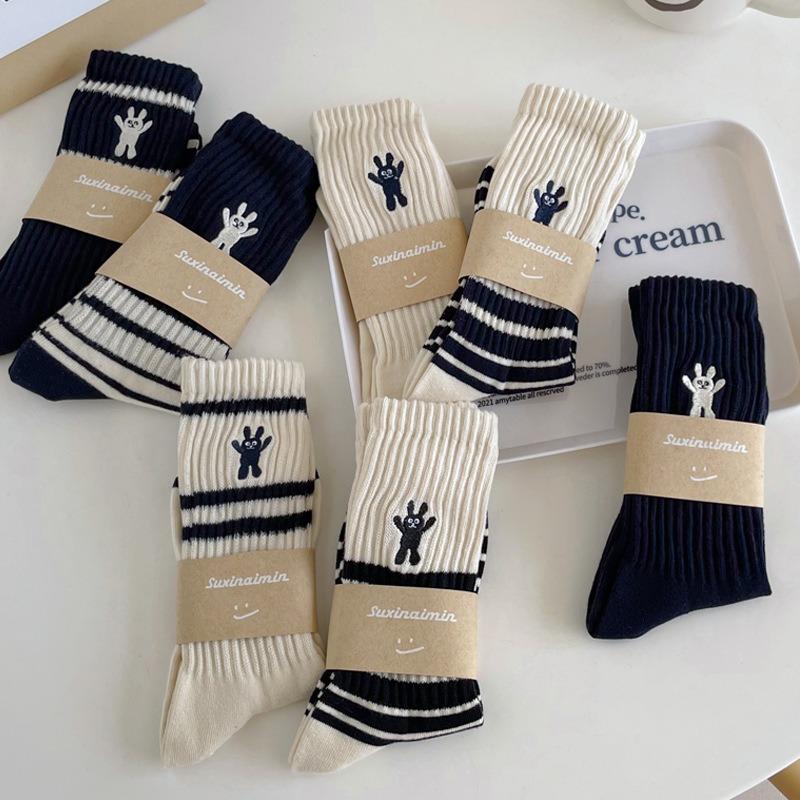 5 Pairs of Female Spring and Autumn New Stripe Embroidery Trend In All Kinds of Tube Stack Socks 5 Pairs
5 Pairs of Female Spring and Autumn New Stripe Embroidery Trend In All Kinds of Tube Stack Socks 5 Pairs