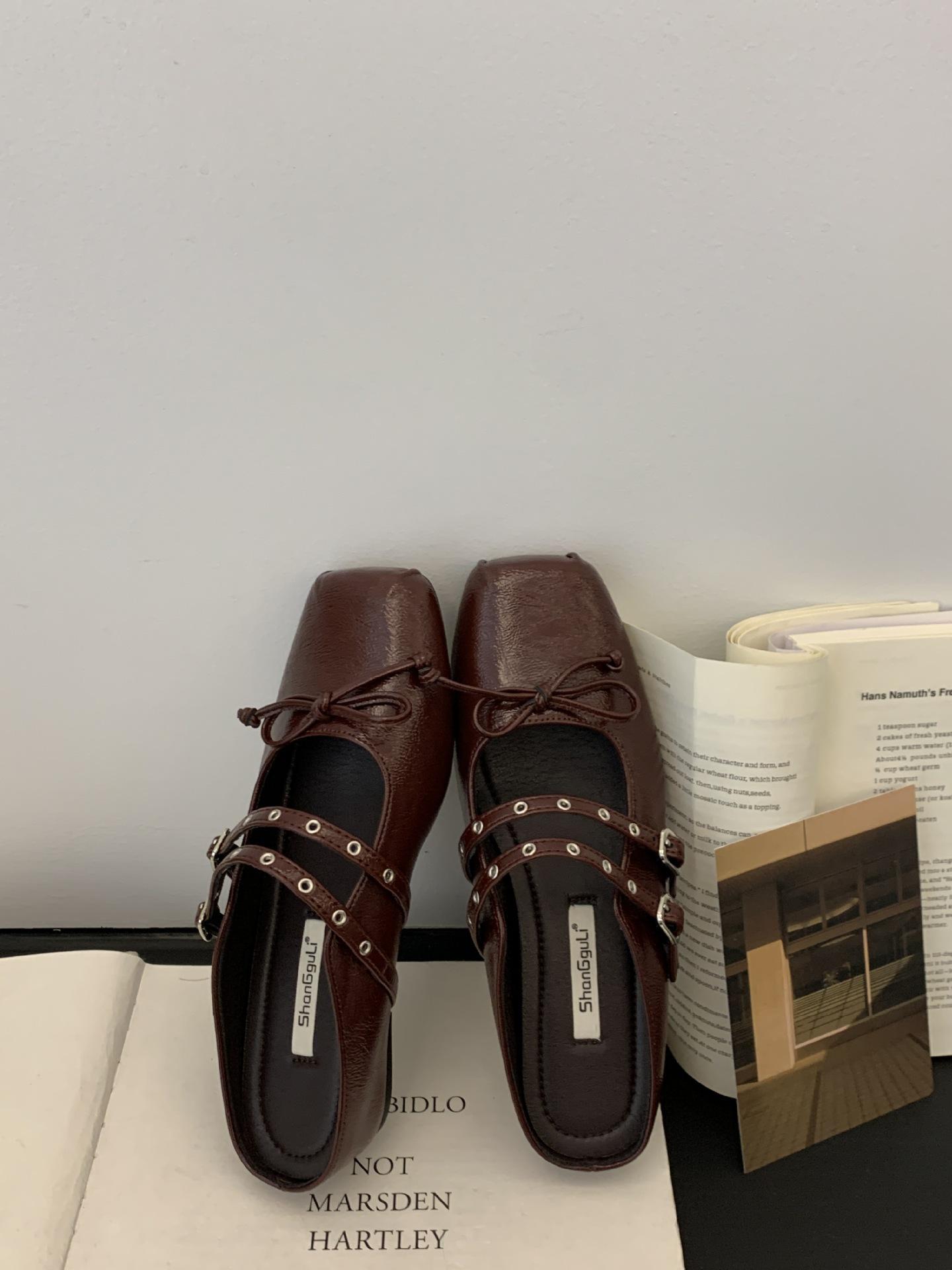 Invisible Inner Height Increase Single Shoes Femininity Square Head Bow French Retro Design Double Buckle Belt Mary Jane Shoes Women 40
Invisible Inner Height Increase Single Shoes Femininity Square Head Bow French Retro Design Double Buckle Belt Mary Jane Shoes Women 40