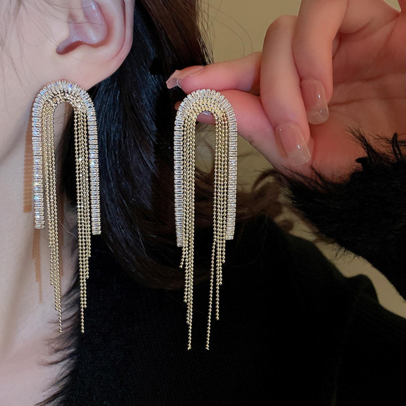 2PC Women s Fashion Trend Zircon Long Tassel Earrings for Outdoor Travel, Carnival, Party, Festival Dressing Gifts
2PC Women s Fashion Trend Zircon Long Tassel Earrings for Outdoor Travel, Carnival, Party, Festival Dressing Gifts