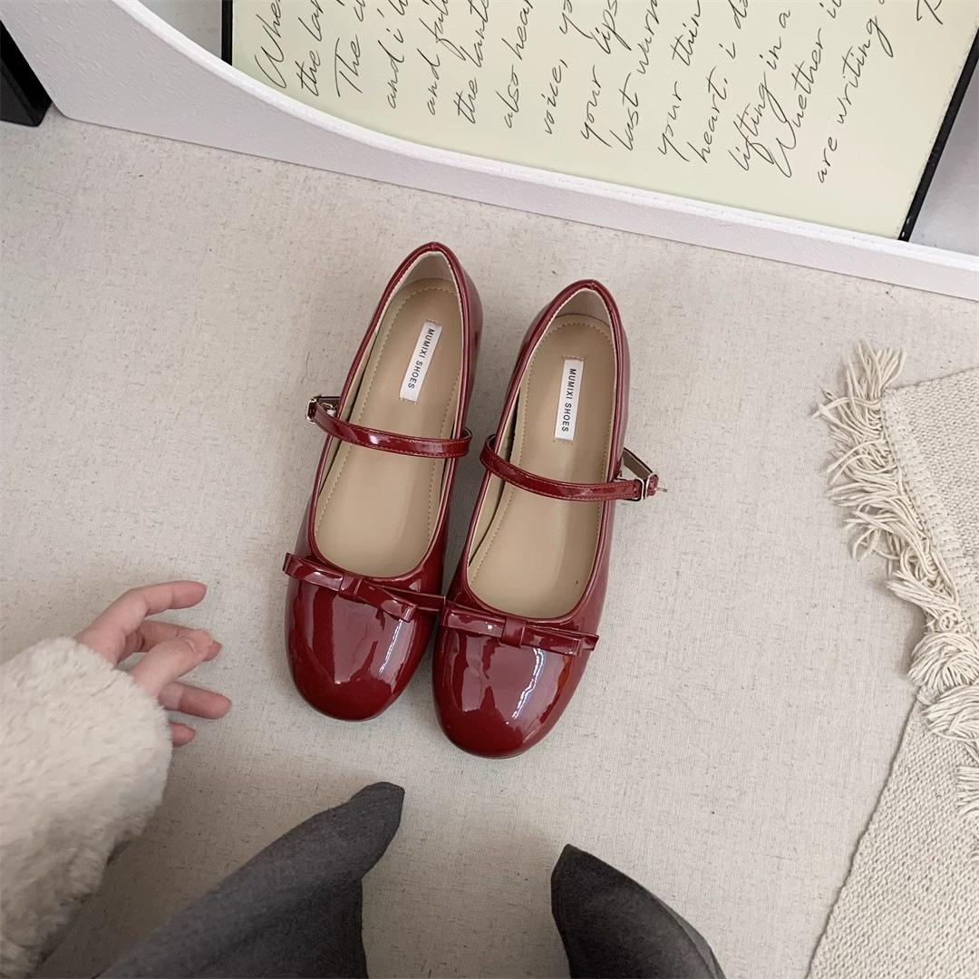 One word belt small spring Mary Jane shoes women s shallow mouth single shoes hundred bows new skirt 2025 match 39 червоний
One word belt small spring Mary Jane shoes women s shallow mouth single shoes hundred bows new skirt 2025 match 39 червоний