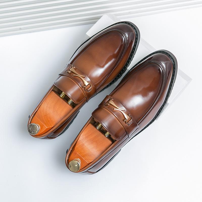 2025 British trendy business men s wedding dress leather shoes casual lazy one pedal horse buckle loafers 38
2025 British trendy business men s wedding dress leather shoes casual lazy one pedal horse buckle loafers 38