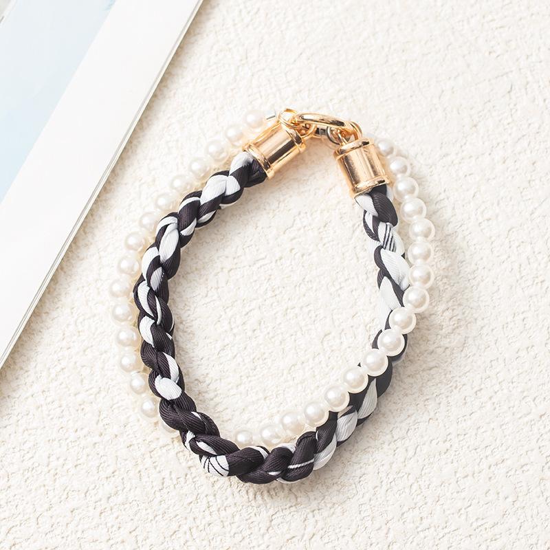 Жемчужный шнурок для телефона в стиле Douyin с ремешком из шелкового шарфа и подвеской
Жемчужный шнурок для телефона в стиле Douyin с ремешком из шелкового шарфа и подвеской