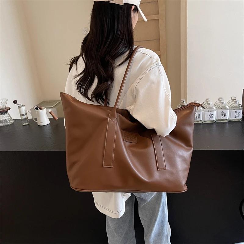 Большая вместимость нейлоновых однотонных сумок для женщин, швейная линия, внутреннее отделение, повседневные сумки через плечо
Большая вместимость нейлоновых однотонных сумок для женщин, швейная линия, внутреннее отделение, повседневные сумки через плечо