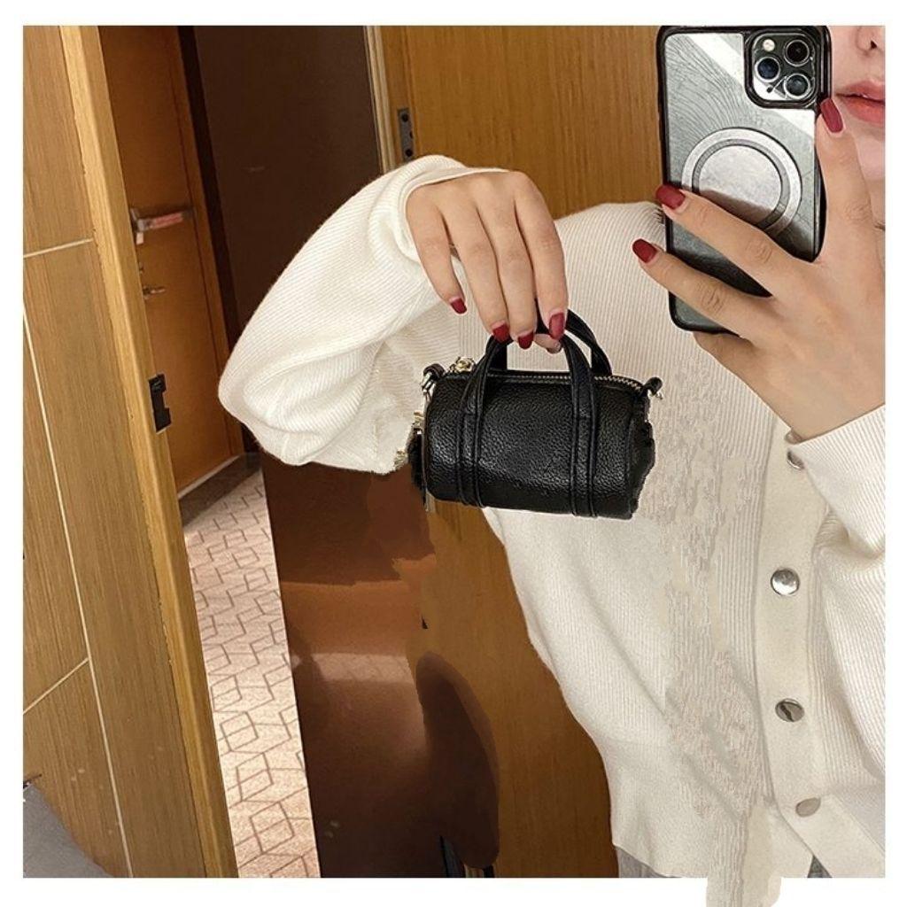 Handbag hand carry out new single shoulder crossbody exquisite niche design versatile black commuter mini bucket bag
Handbag hand carry out new single shoulder crossbody exquisite niche design versatile black commuter mini bucket bag