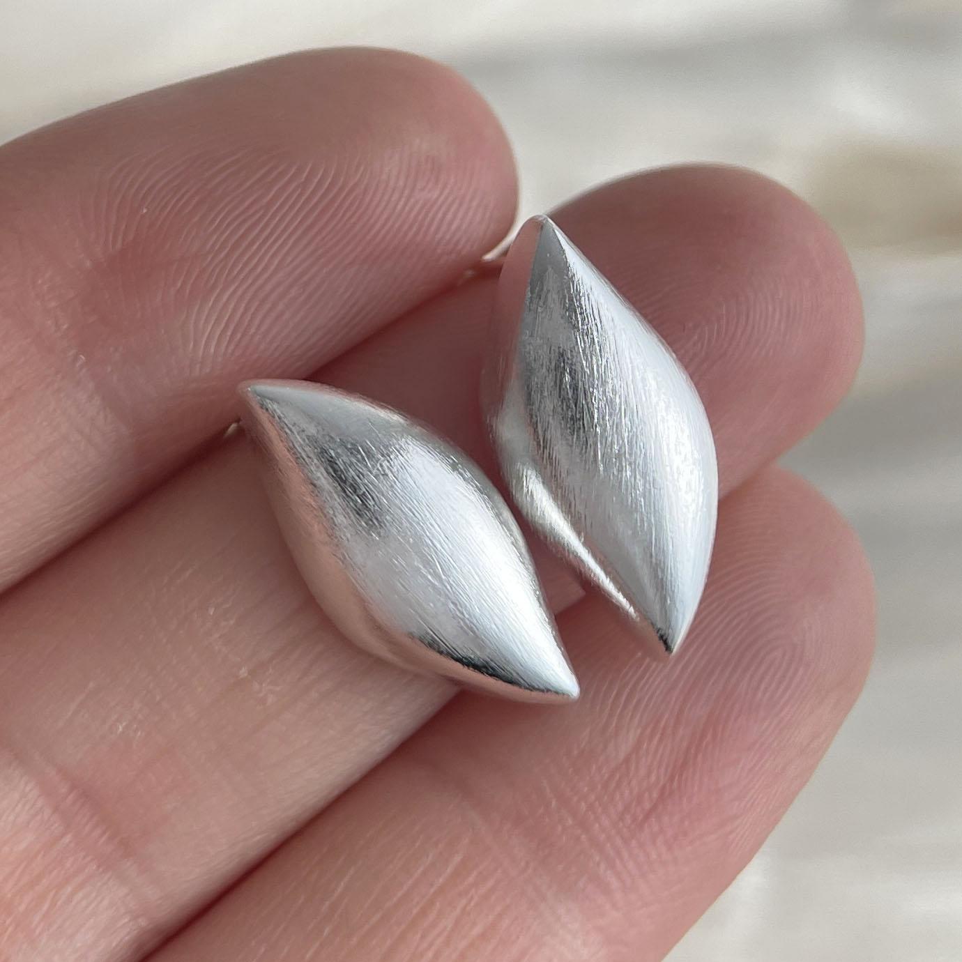 925 Sterling Silver Vintage Square Earrings For Women Trendy Leaf Shape Earring Jewelry Prevent Allergy Party Accessories Gift
925 Sterling Silver Vintage Square Earrings For Women Trendy Leaf Shape Earring Jewelry Prevent Allergy Party Accessories Gift