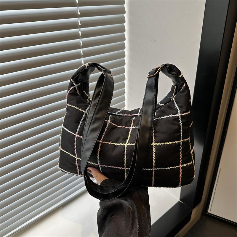 Зимняя большая сумка 2025 новая сумка-мессенджер для通勤 и отдыха, сумка для покупок большой вместимости, красивая наплечная сумка-тоут, женская сумка чёрный
Зимняя большая сумка 2025 новая сумка-мессенджер для通勤 и отдыха, сумка для покупок большой вместимости, красивая наплечная сумка-тоут, женская сумка чёрный