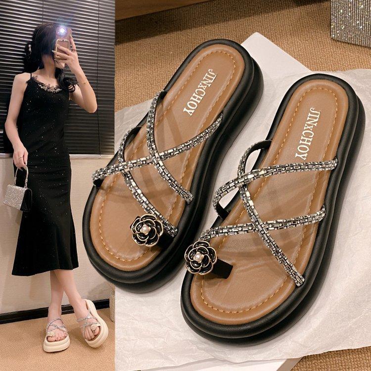 Thick-soled toe slippers women s summer wear 2024 new casual fashion one-word drag wear beach Roman sandals 35 чёрный
Thick-soled toe slippers women s summer wear 2024 new casual fashion one-word drag wear beach Roman sandals 35 чёрный