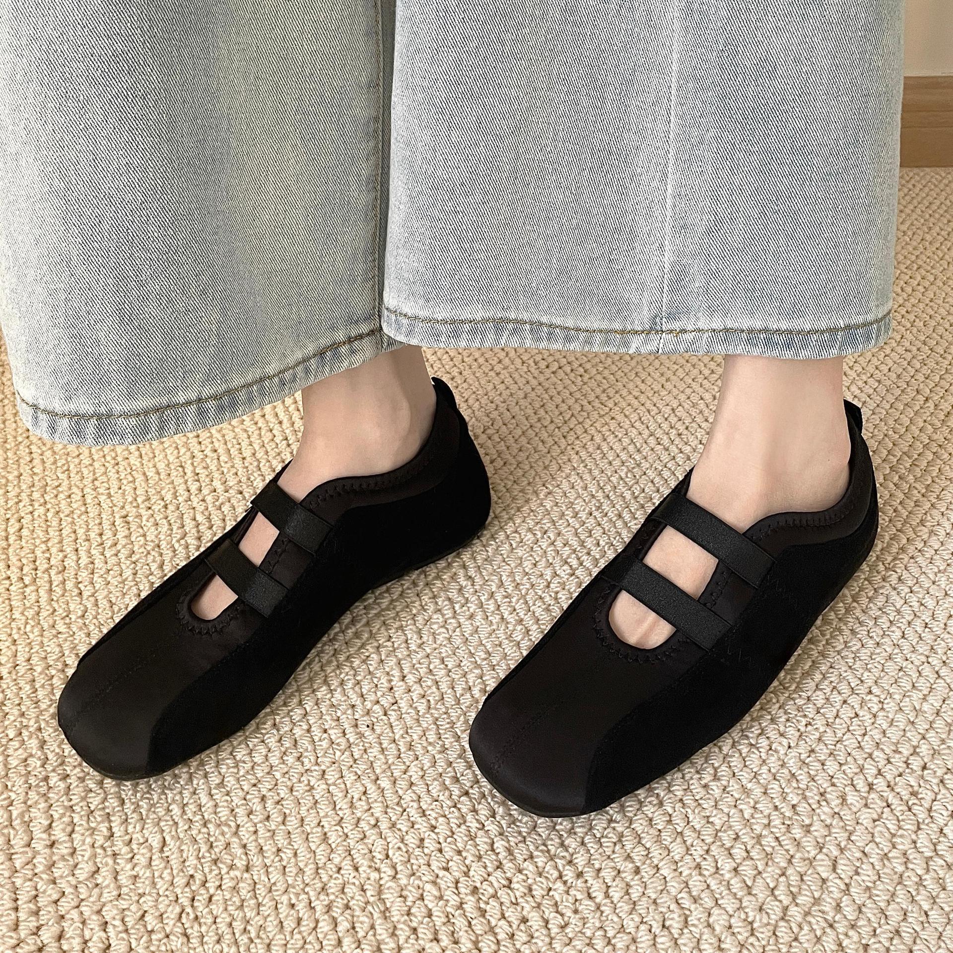 Модные эластичные балетки с перекрестными ремешками, женские лоферы с квадратным носком, дизайнерские мокасины из шелка 39 чёрный
Модные эластичные балетки с перекрестными ремешками, женские лоферы с квадратным носком, дизайнерские мокасины из шелка 39 чёрный